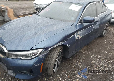 2021 BMW 330I xDrive z USA, uszkodzony, nr VIN 3MW5R7J09M8B97603